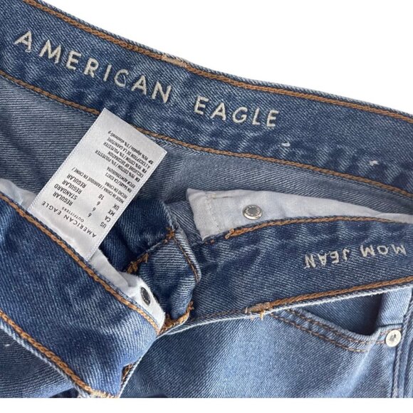 American Eagle Mom Jeans 6 High Rise Ripped Knee Tapered Leg Raw Hem Blue Denim - Picture 8 of 8